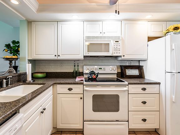 5th image of 651 Seaview Ct APT 509