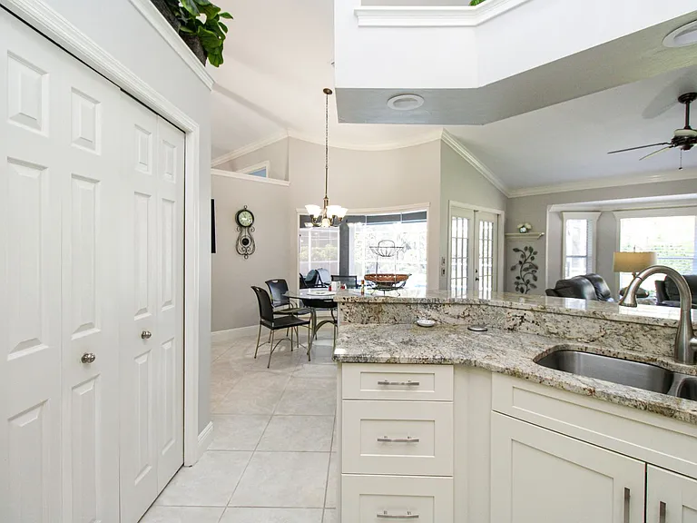 333 Wentworth Ct — Photo 12
