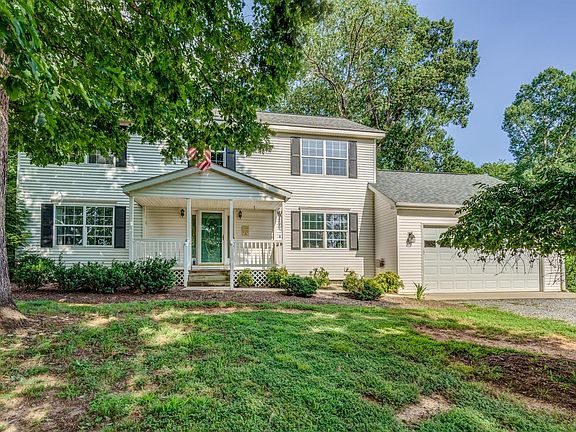 3rd image of 208 Heather Ln