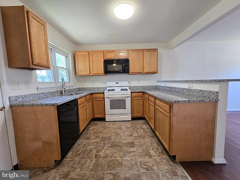 11 Glenwood Dr — Photo 13