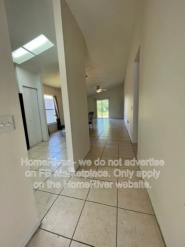 3 bed, 2.0 bath, 1273 sqft, $1,895 — Photo 3