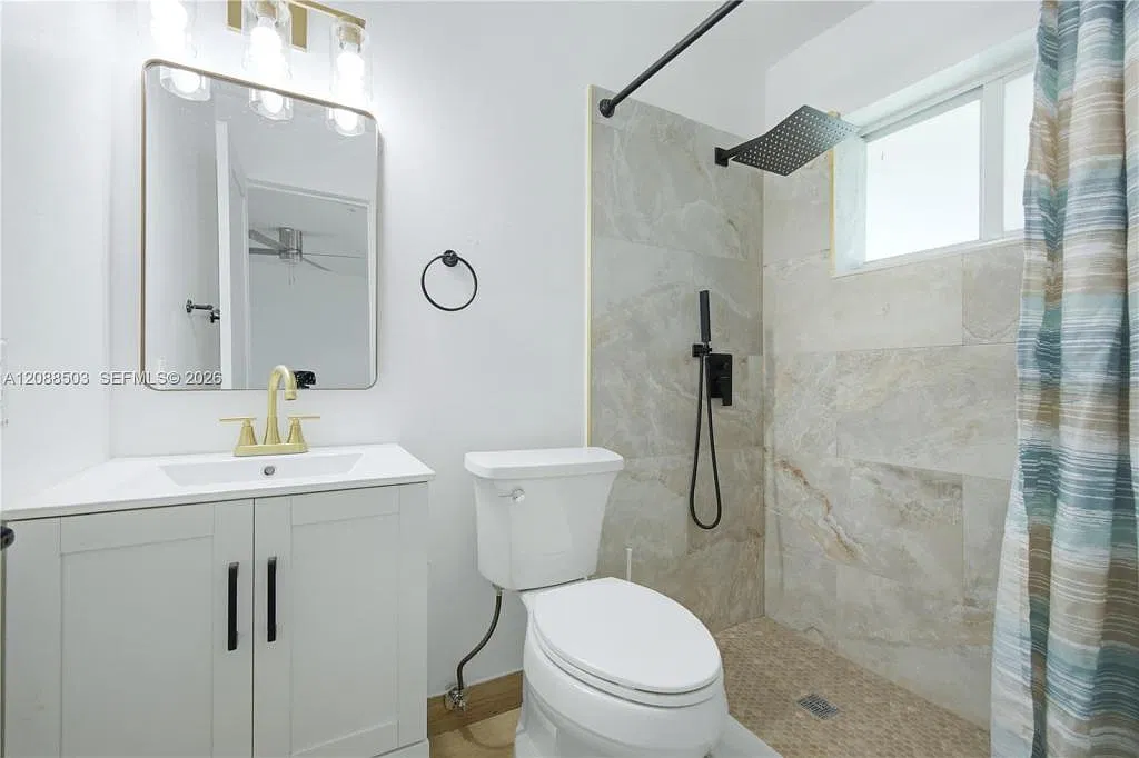 2209 SW 61st Ave — Photo 4