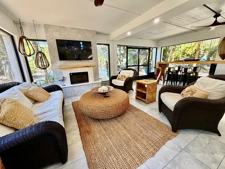 1615 Harbor Dr — Photo 32