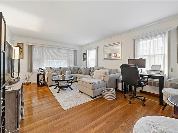 5th image of 16 Willow St