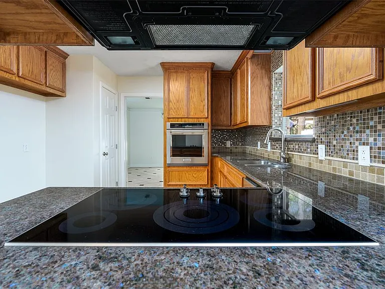 11602 Jaycreek Dr — Photo 10