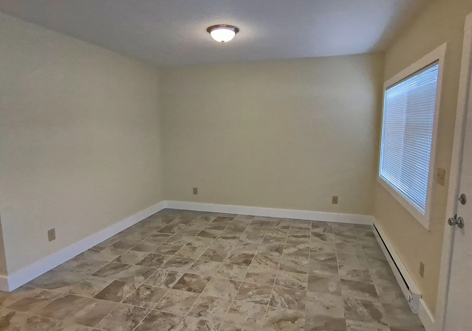 2 bedroom 1 bath single level home — Photo 4
