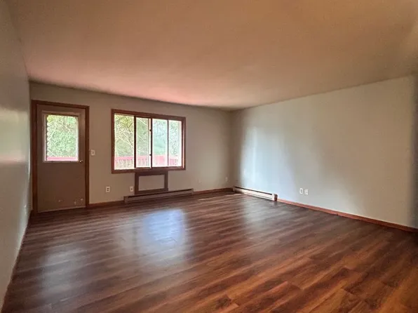 220 S Holly