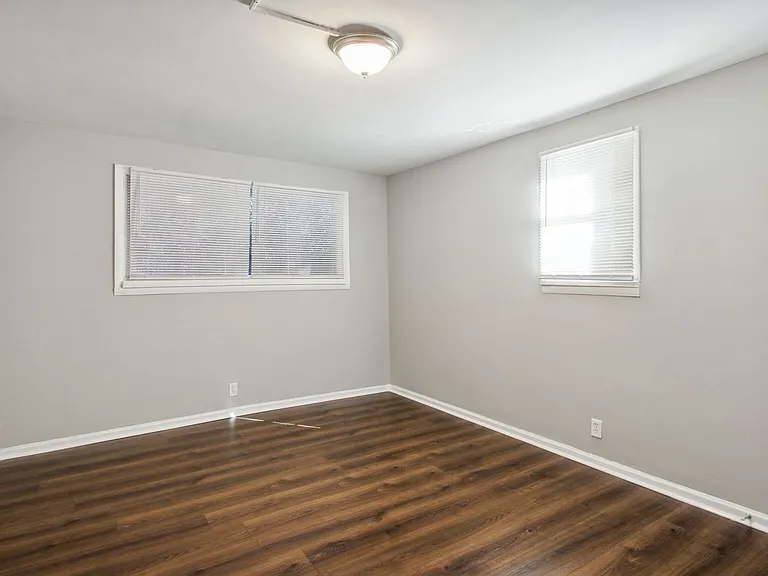 1932 Beech Street — Photo 12