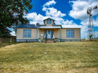 610 Baron Rd, Fayetteville, TX 78940