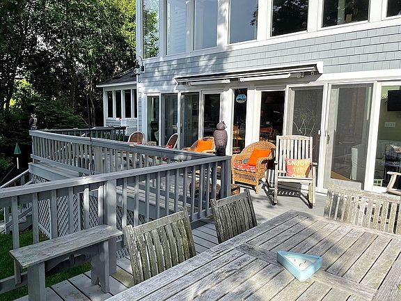Main Deck and Outdoor Dining
