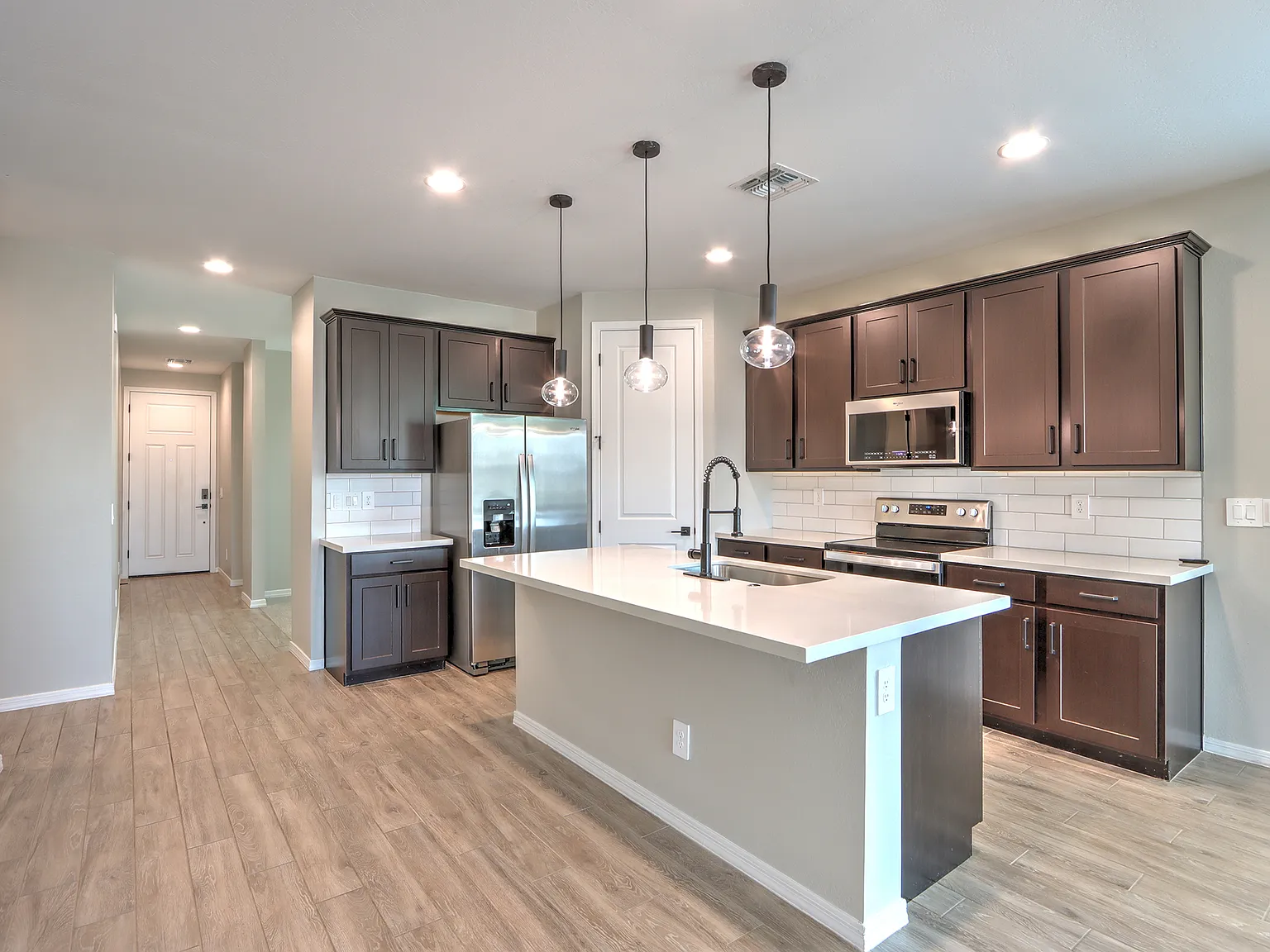 4 bed, 1935 sqft, $2,100 — Photo 2