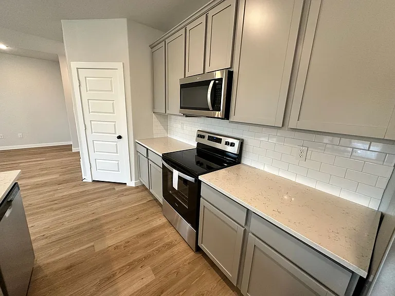 14607 Emerio Dr — Photo 23