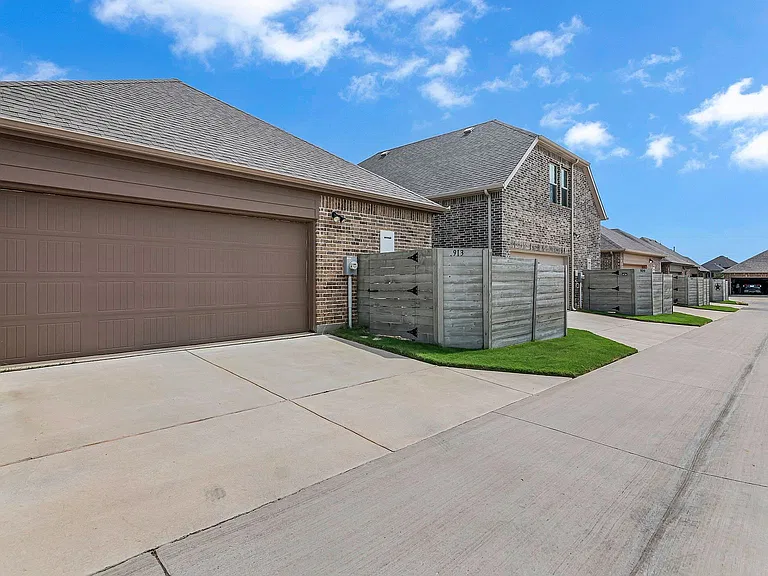 913 Boardwalk Way — Photo 20