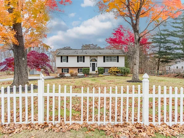 105 Oak Ridge Road, Hopewell Junction, NY 12533