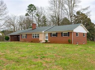 5273 Canterbury Dr, Conover, NC 28613