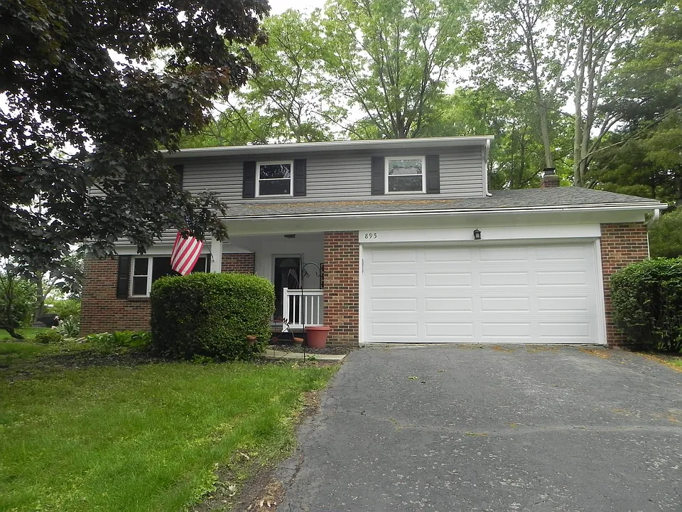 895 E College Ave