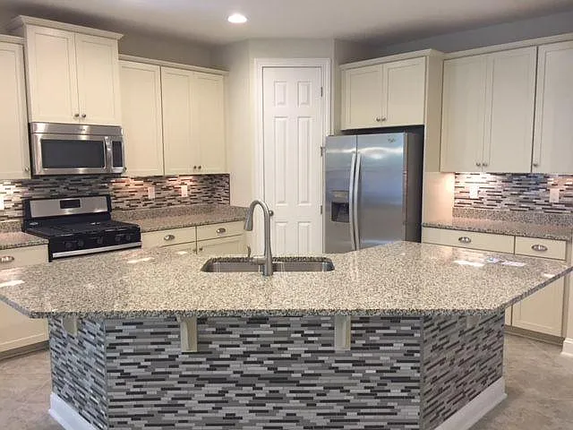 273 Southern Oak Dr — Photo 2