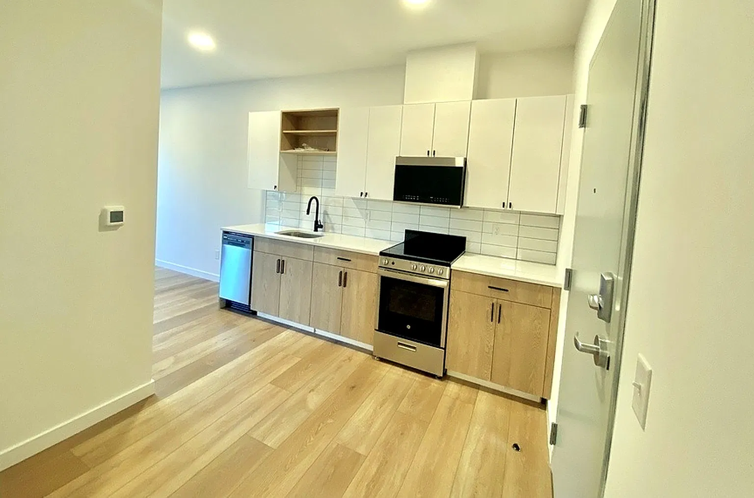 Studio, 450 sqft, $1,795 — Photo 4
