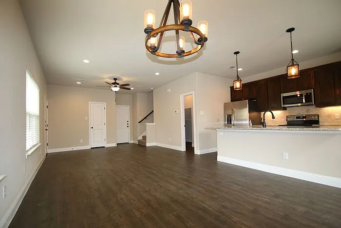 3 bed, 2.5 bath, 1505 sqft, $2,025 — Photo 1