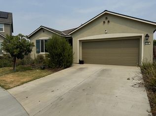 2122 S Manzanita St, Visalia, CA 93292