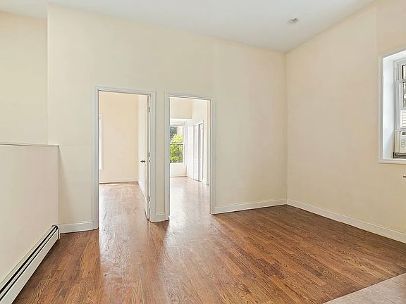4th image of 1074 Jefferson Ave #2