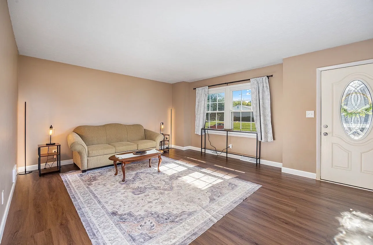3 bed, 1310 sqft, $1,700 — Photo 3