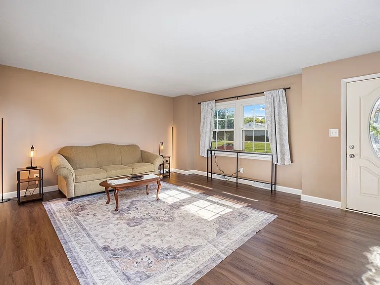 2525 Kingsport Way — Photo 3