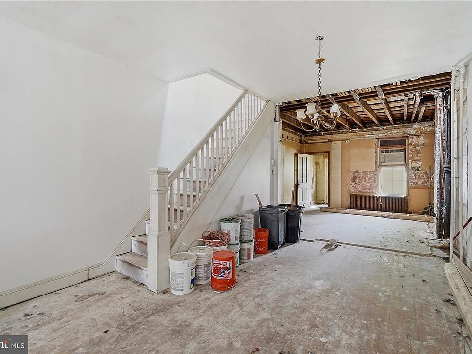1st image of 522 E 35th St