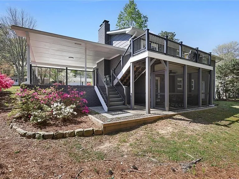 677 Hillandale Cir SW — Photo 6