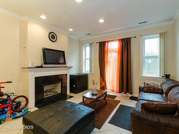 2nd image of 7250 N Oakley Ave #G