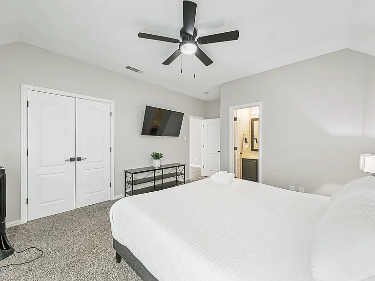 1460 Bristol Ln — Photo 23