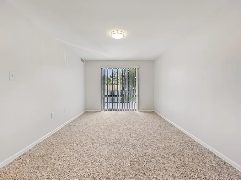 Lafayette Apartments — Photo 16