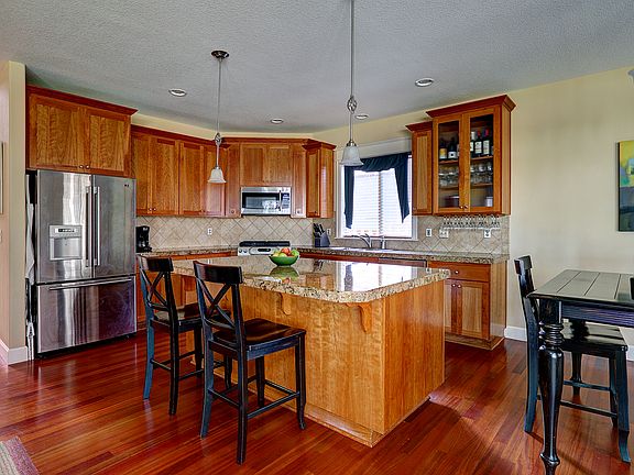 Kitchen with over-sized isla