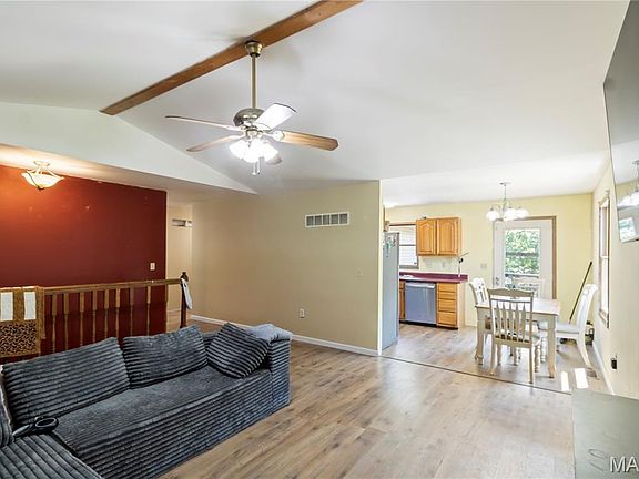 4th image of 402 Borror St