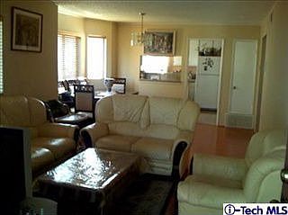 2nd image of 320 McHenry Rd Unit 6