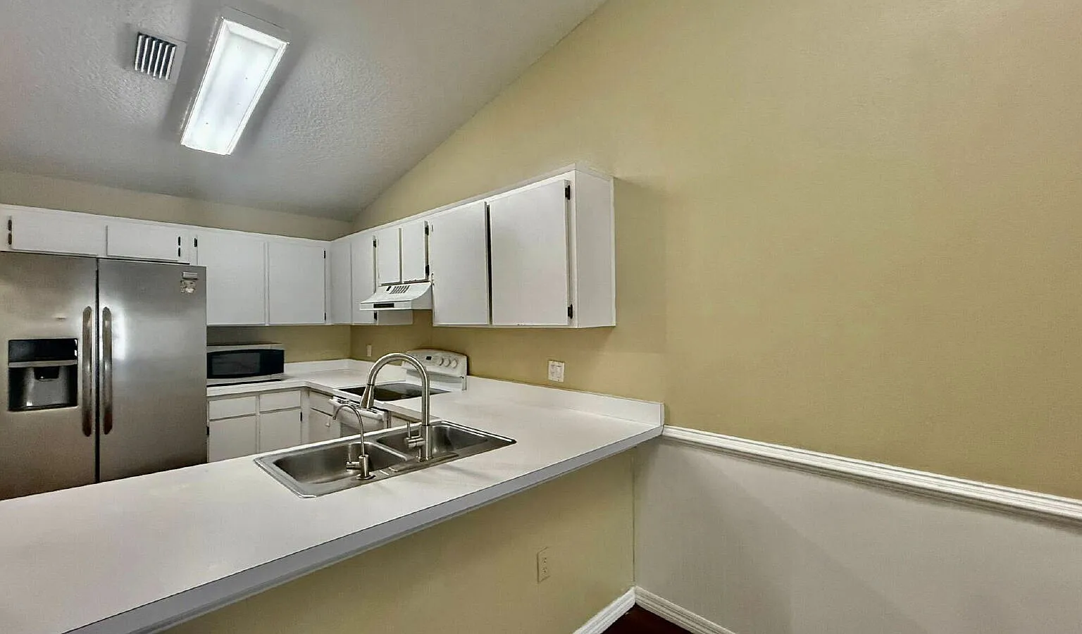 3 bed, 2.0 bath, 1125 sqft, $1,950 — Photo 3
