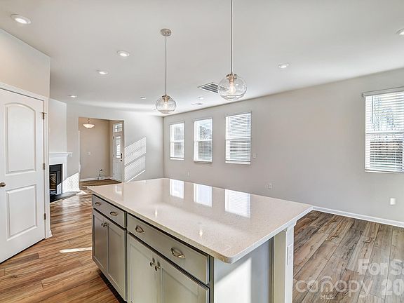 5th image of 6122 Vasey St
