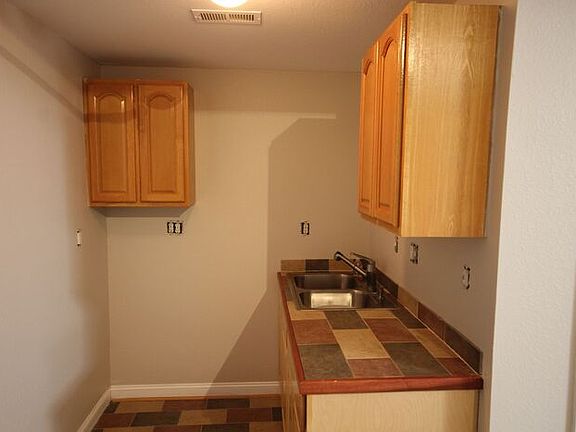 4th image of 3920 Dayton Blvd Unit 4