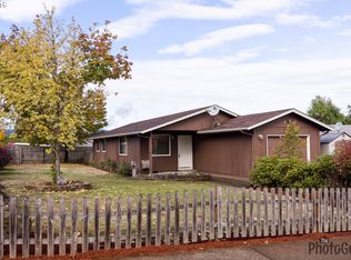585 S 7th St, Creswell, OR 97426