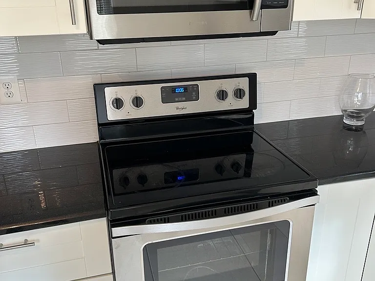 118 W Lawrence Ave — Photo 18