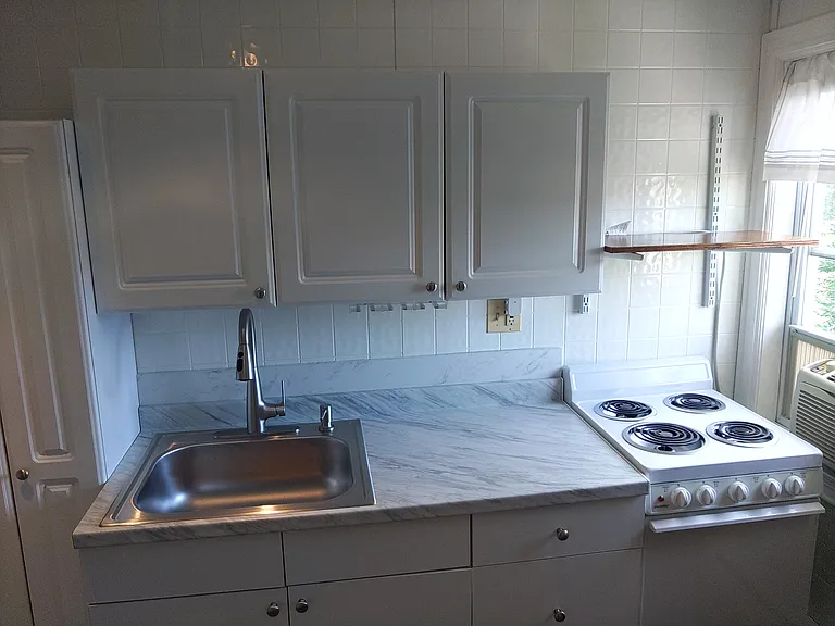 Updated kitchen dimensions are 8' x 12'.