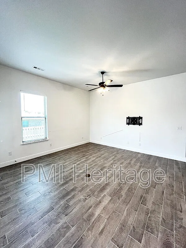 3 bed, 2.0 bath, 1741 sqft, $1,850 — Photo 4