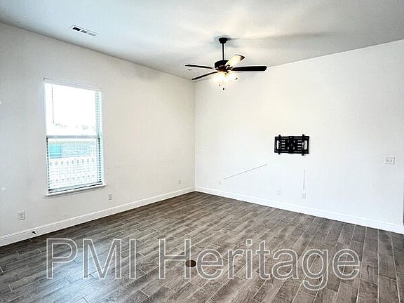5th image of 2060 Periwinkle Pl