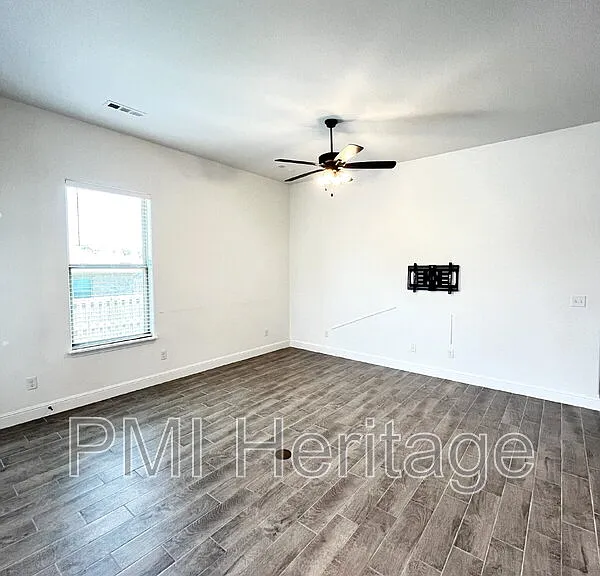 2060 Periwinkle Pl — Photo 4