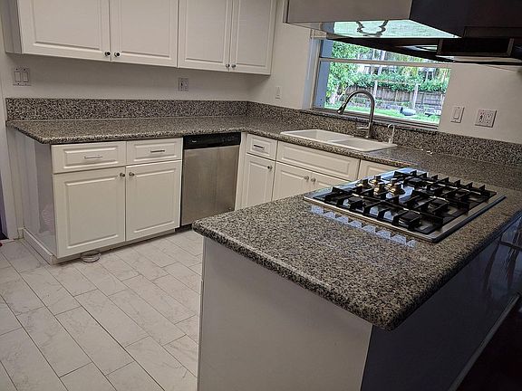 Kitchen w/ Gas Stove