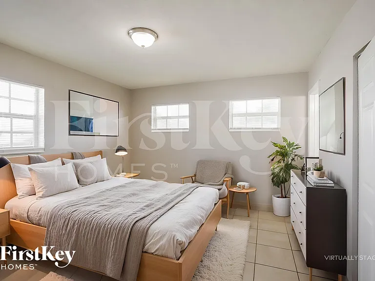 3321 NW 177th Ter — Photo 9
