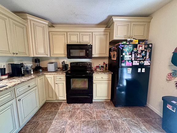 3rd image of 700 W Bon Gor Ct