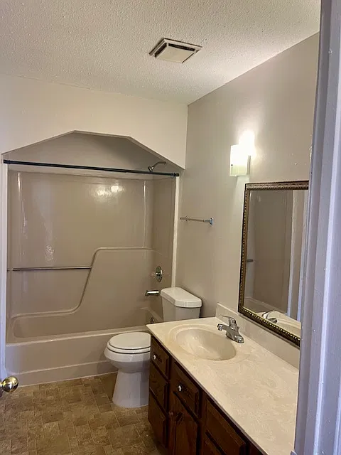 3 bed, 2.5 bath, 1600 sqft, $1,550 — Photo 3