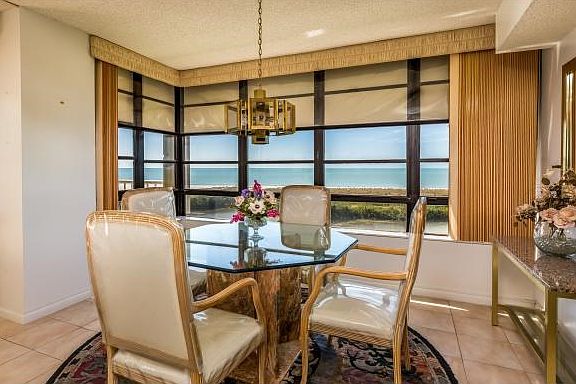 3rd image of 440 Seaview Ct APT 1111