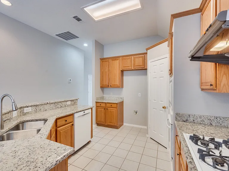 2509 Hunters Run Dr — Photo 7